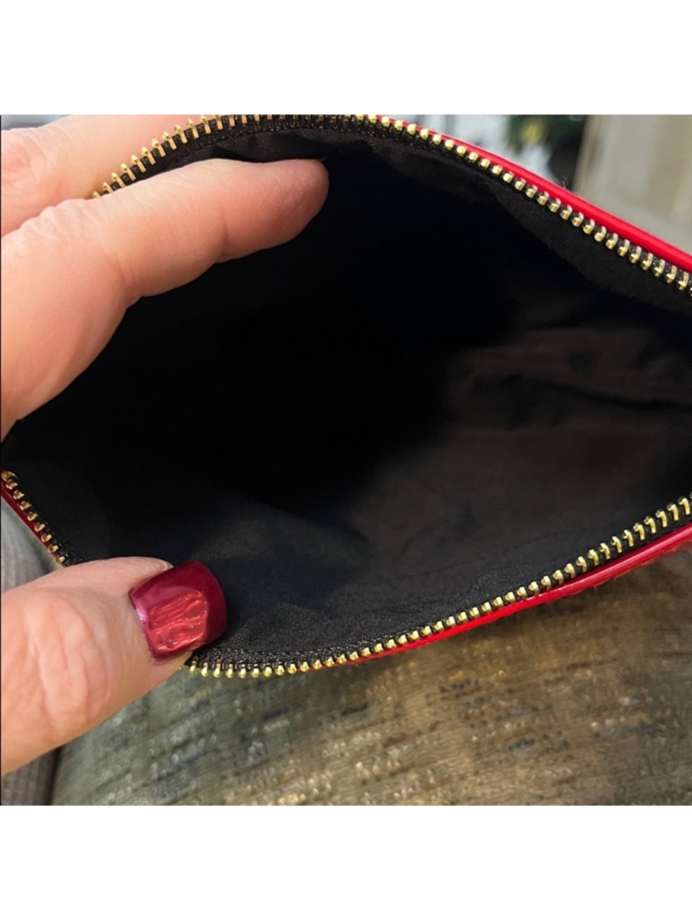 Yves Saint Laurent Red Patent Cosmetic Pouch with gold chain for shoulder bag. - Picture 4 of 7